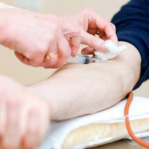 پذیرش و نمونه گیر آزمایشگاه
